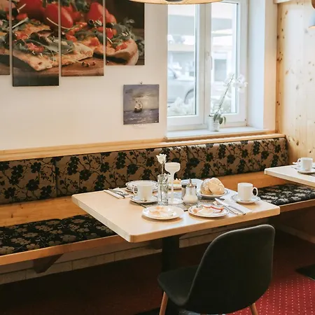 Hotel Restaurant Feldkirchen 3*