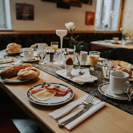 Hotel Restaurant Gaestehaus Feldkirchen 3*