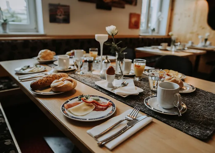 فندق Restaurant Gaestehaus Feldkirchen 3*