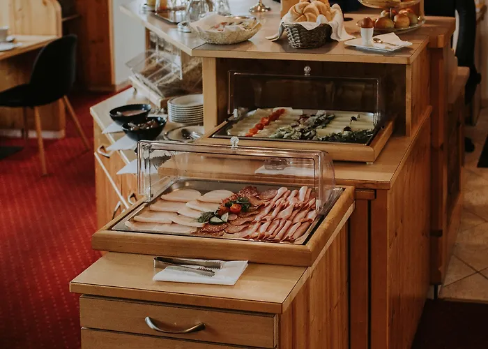 فندق Restaurant Gaestehaus Feldkirchen 3*